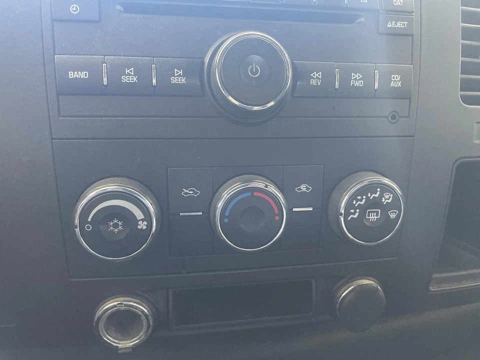 Interruptor selector de aire acondicionado usado se adapta a: camioneta Chevrolet Silverado 1500 2007 con aire acondicionado automático Foto 1 de 4