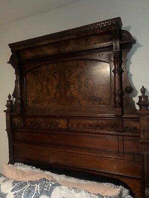 Juego de dormitorio victoriano Eastlake Foto 1 de 4