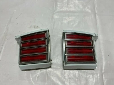 Carcasas de luces traseras Grand Prix 1979 lámpara Pontiac cuarto panel extensiones freno Foto 1 de 4
