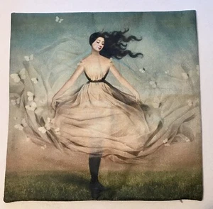 "Funda de almohada vestido mariposa de Christian Schloe 17"" X 17"" arte surrealista" - Imagen 1 de 2