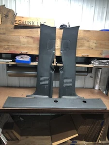 DAMAGED 99-06 Silverado Sierra Regular Cab LH RH B-Pillar Trim Dark Pewter 69 - Foto 1 di 23