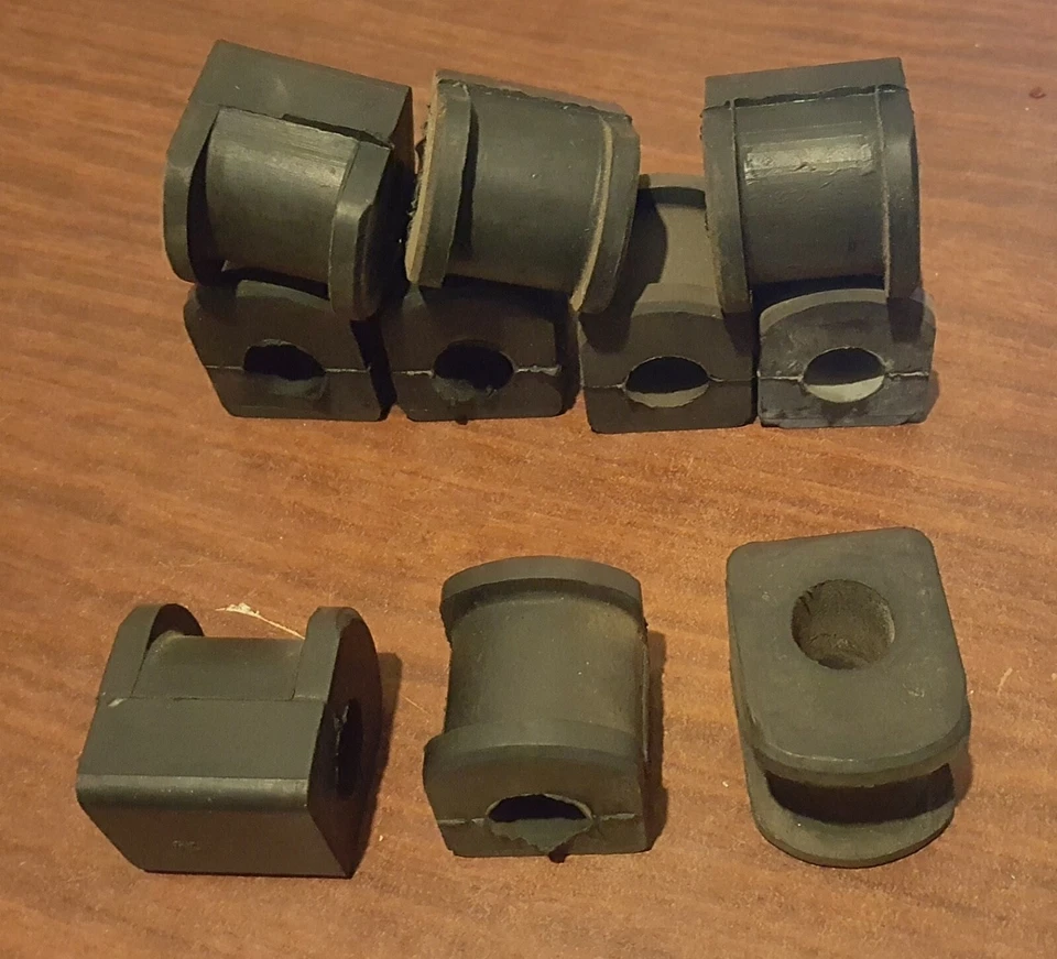 Fiat 600M, 850T, 1100 1200 1500 cabriolet sway bar bush Pirelli 984559 (19mm) - Image 1 of 1