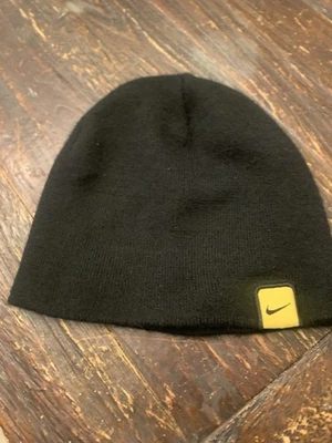 Gorro de punto de algodón con logotipo bordado Nike Livestrong de colección talla única para adulto Foto 1 de 4