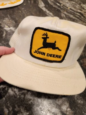 老式约翰迪尔卡车司机帽靠背可调节白色拖拉机 — 第 1/3 张图片