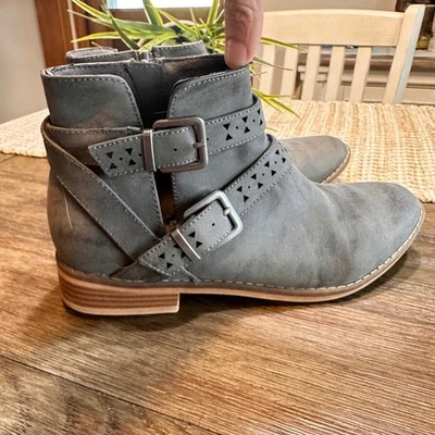 Rocket Dog 灰色踝靴扣口音镂空细节侧拉链闭合 8.5 — 第 1/4 张图片