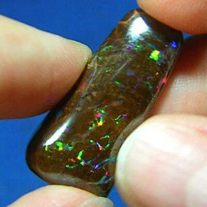 Brillante Farbschau * 22ct natürlicher australischer Solid Matrix Felsbrockenopal * Video - Bild 1 von 1