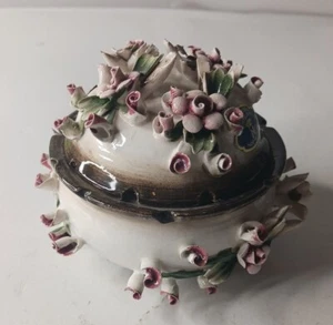 Caja de baratijas italiana pintada a mano Capodimonte con decoración de rosas - Imagen 1 de 12