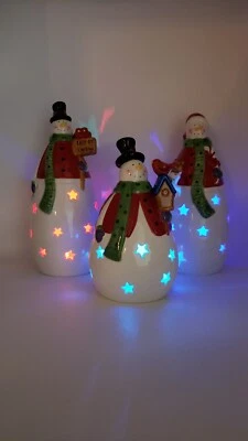 Juego de 3 muñecos de nieve con luces LED que cambian de color de Costco con caja original Foto 1 de 4