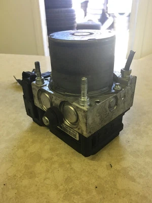 Nissan Versa 2010 OEM BOMBA ABS 47660 EM30A  Foto 1 de 4