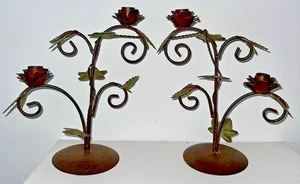 Paar schmiedeeiserne Kerzenleuchter mit je 2 Rosenblütenhaltern, grüne Blätter - Bild 1 von 7