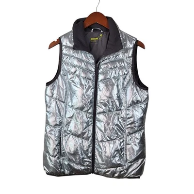 NUEVO Chaleco Xersion Puffer Talla Mediana Sin Mangas Cremallera Completa Plateado Embalable  Foto 1 de 4