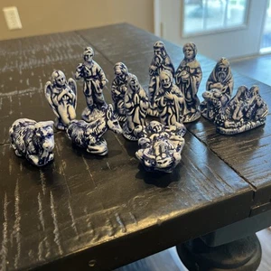 1979 Vintage Blue White Small Figurine Nativity Set (bin 15) - Picture 1 of 11