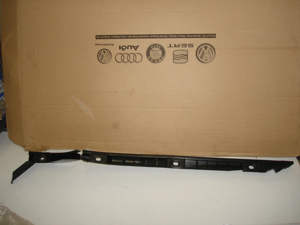 VW SHARAN/SEAT ALHAMBRA 96-00 REAR BUMPER LEFT N/S GUIDE PROFILE 7M0807393C - Image 1 of 1