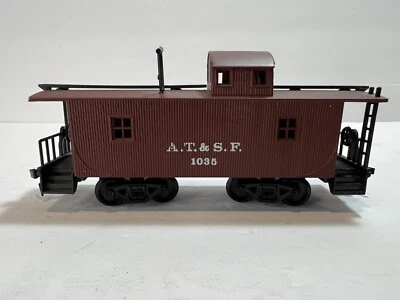 MODEL POWER 32' Wood Caboose Train Car "ATSF" 1035 HO Scale 9143 EXCELLENT - Image 1 of 4