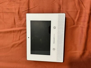 Honeywell Lyric LCP500-L Wireless Touchscreen Controller Alarm Panel - Picture 1 of 4