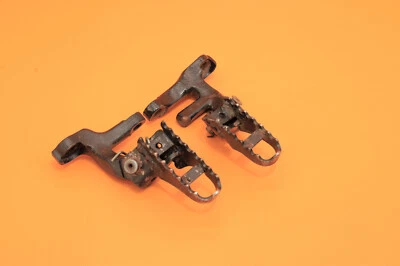 2001 86-02 XR200R XR200 OEM Foot Peg Rest Pedal Step Stand Mounting Bracket L/R - Image 1 of 4