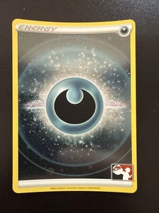 Pokémon TCG - Play! Prize Pack Series 3 - Darkness Energy - Cosmos Holo - Picture 1 of 2