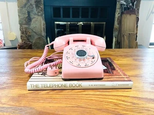 Vintage Western Electric Pink Rotary Dial Phone, Landline Telephone, Pink - Zdjęcie 1 z 9