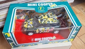 Camo Mini Cooper 1/18 Scale Die Cast. Foxtons London Green #00. New Boxed - Picture 1 of 2