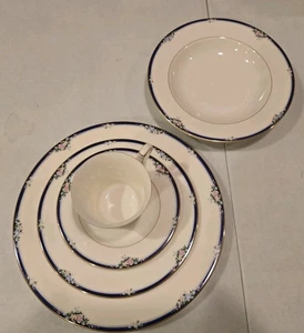 Mikasa - LAN04 Imperial Rose Place Setting(s). 5 Piece. Preowned. - Picture 1 of 5