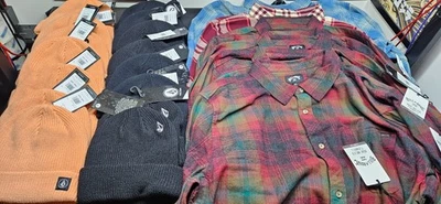 (x22) Gran lote de revendedor Volcom/Billabong nuevo con etiquetas. Gorro de invierno, franela (precio de venta sugerido por el fabricante 700 USD) Foto 1 de 4