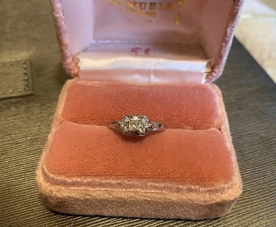 Solid Platinum Princess cut Diamond ring w/ accents total 0.29 carats 3.98 grams - Image 1 of 4