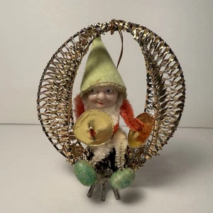 Vintage gesponnene Baumwolle Tannenzapfen Elfe mit Becken Goldfolie Mesh Ornament - Bild 1 von 8