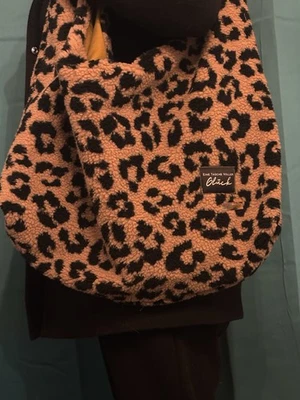 Selbstgenähte Slouchy Bag Teddyfleece Leo - Bild 1 von 4