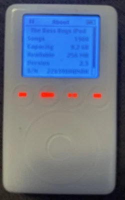iPod 3rd Gen (10 GB) A1040 Fast Ship White Very Good Used 1908 Songs Country - Image 1 of 4