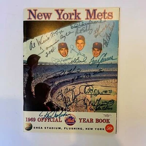 1969 NY Mets World Series Champs Team Signed Yearbook Nolan Ryan Tom Seaver JSA - Picture 1 of 9