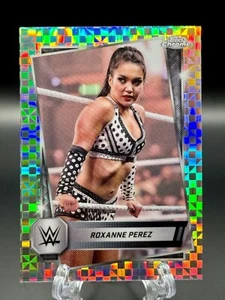 2025 Roxanne Perez Topps Chrome WWE X-Fractor Parallelo - Foto 1 di 2