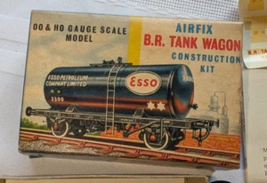1950s Airfix Esso Class BR Tank Wagon Model Kit Unbuilt w/ Box and looks complet - Picture 1 of 4