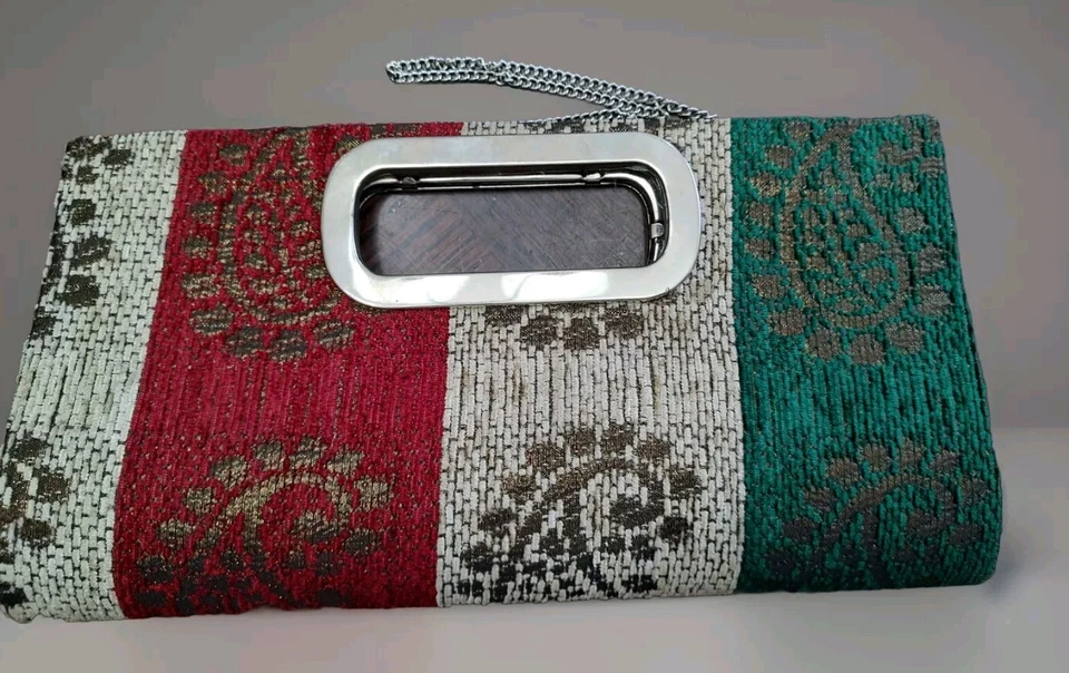 Bolso sin asas de tela cartera diseño cachemir brillante correa de cadena 3 broches de presión y cremallera interior  Foto 1 de 4