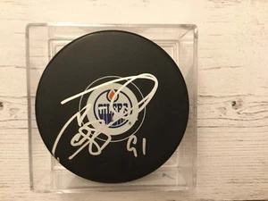 Disco de hockey Edmonton Oilers autografiado firmado por Drake Caggiula b - Imagen 1 de 1