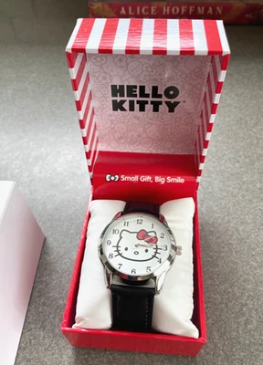 Reloj Hello Kitty Sanrio Accutime Nuevo en Caja - 2024 - Cromo/Negro/Rojo Foto 1 de 4