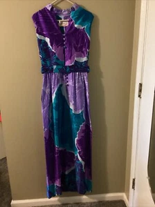 Maxi abito vintage Kiyomi Hawaii viola e blu bottoni cintura davanti senza maniche taglia 12 - Foto 1 di 16
