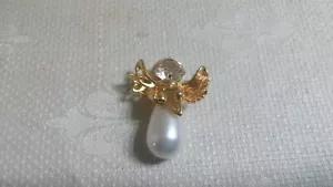 Vintage Goldtone Metal Clear Crystal Faux Pearl Angel Playing Harp Brooch Pin - Picture 1 of 2