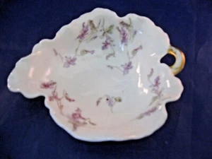 DELICATE ANTIQUE PORCELAIN PIN DISH WITH FINGER HANDLE - HAVILAND AND CO. LIMOGE - Picture 1 of 5