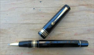 Nuevo bolígrafo OMAS negro con adorno dorado Paragon - Imagen 1 de 8