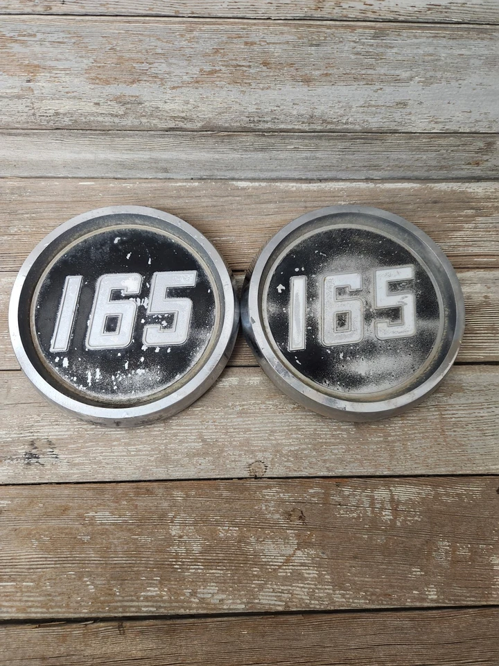 Винтажный оригинальный производитель большой Massey Ferguson 165 наклейки капюшон эмблема значок б/у часть 2 изделия - Изображение 1 из 4