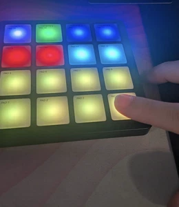 Donner STARRYPAD MINI USB MIDI Controller Pad Beat Maker Machine with 40 Courses - Picture 1 of 15