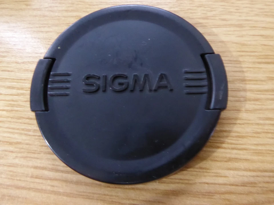 Genuine SIGMA Black 72mm Front Lens Cap - Image 1 of 3