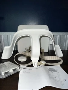 Tripp Trapp Baby Set von Stokke, weiß abnehmbarer Sitz + Gurt NEU - Bild 1 von 13