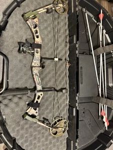 Bear Charge Compound Bow Ready To Hunt!! - Picture 1 of 10