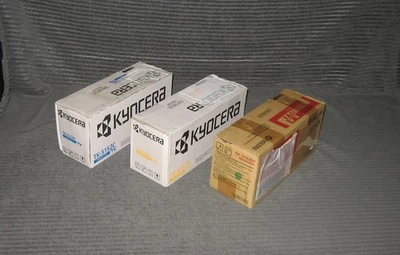 Juego de tóner genuino Kyocera TK-5152 CMY para Ecosys P6035cdn, M6035cidn y M6535 Foto 1 de 3