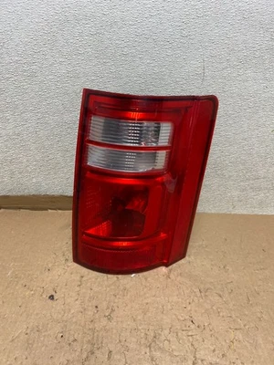 Dodge Grand Caravan 2008 2009 2010 pasajero derecho luz trasera derecha OEM U9634 DW Foto 1 de 4