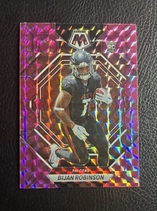 Panini Mosaic Bijan Robinson 2023 rosa camuflaje novato RC #284 Atlanta Falcons - Imagen 1 de 2
