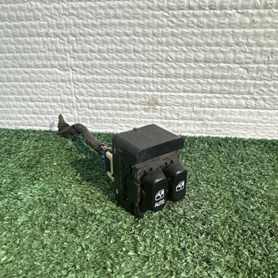 Interruptor de ventana de puerta estándar DS-1457 para Chevrolet Monte Carlo 95-99 Foto 1 de 4