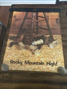 POSTER BIRRA COORS VINTAGE ANNI 70 ROCKY MOUNTAIN HIGH CAT UBRIACO GRAFICA WESTERN RARO - Foto 1 di 9