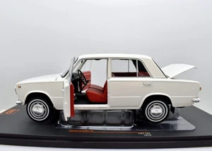Modellauto Auto Maßstab 1:18 Fiat 124 Weiß diecast modellbau automodell sammlung - Bild 1 von 4